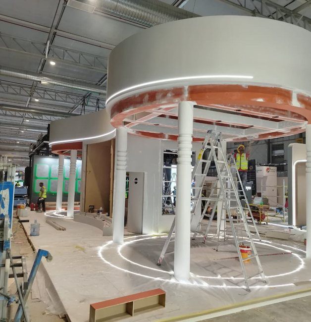 Illuminated ring structure being installed on an exhibition stand