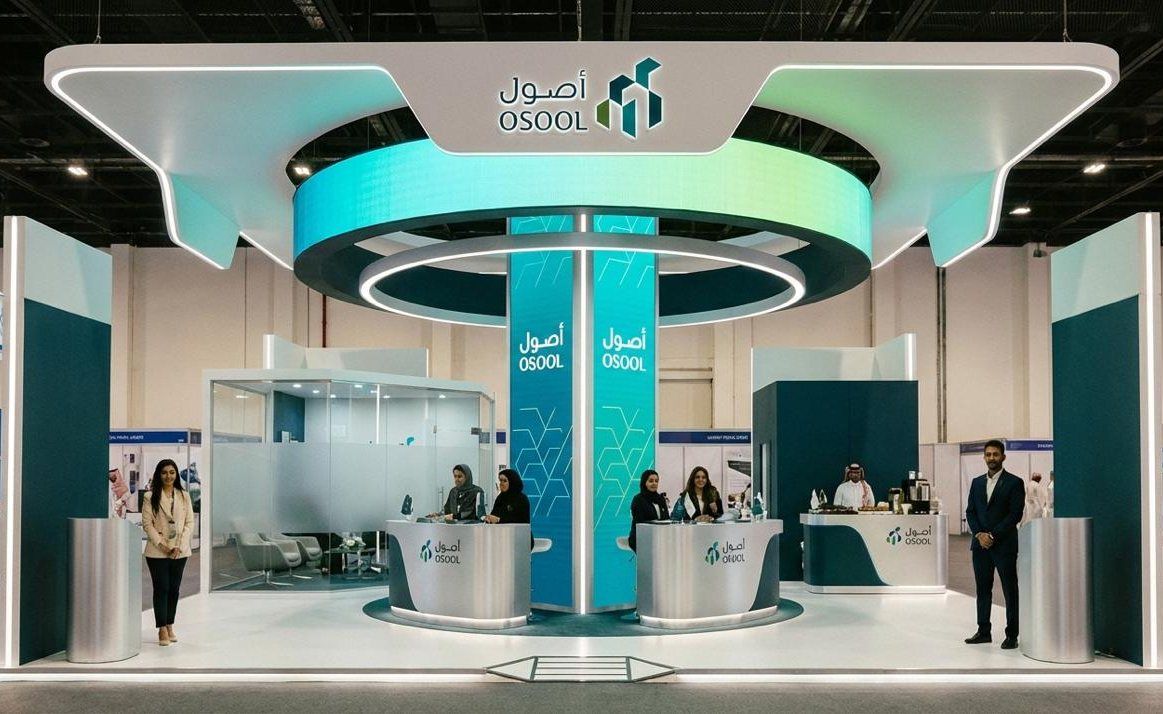 Osool exhibition stand with an illuminated ring, built by PROJECTA